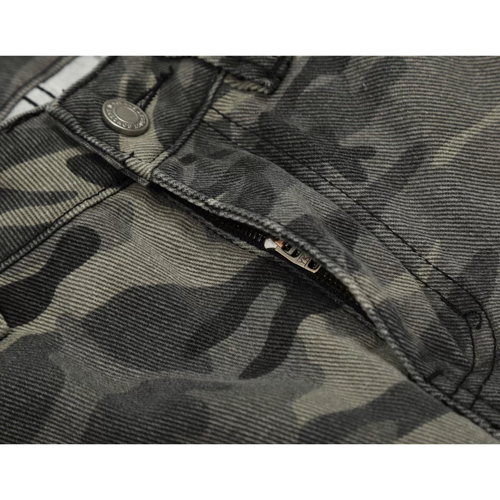Fashion sports loose camouflage shorts
