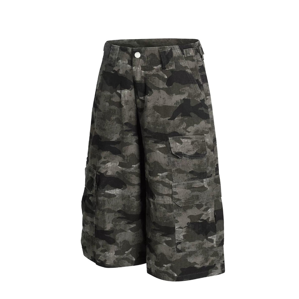 Fashion sports loose camouflage shorts